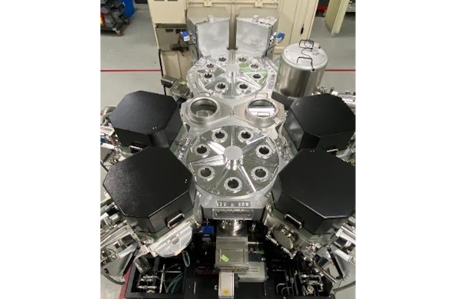 Кластерная установка магнетронного напыления (вид сверху)